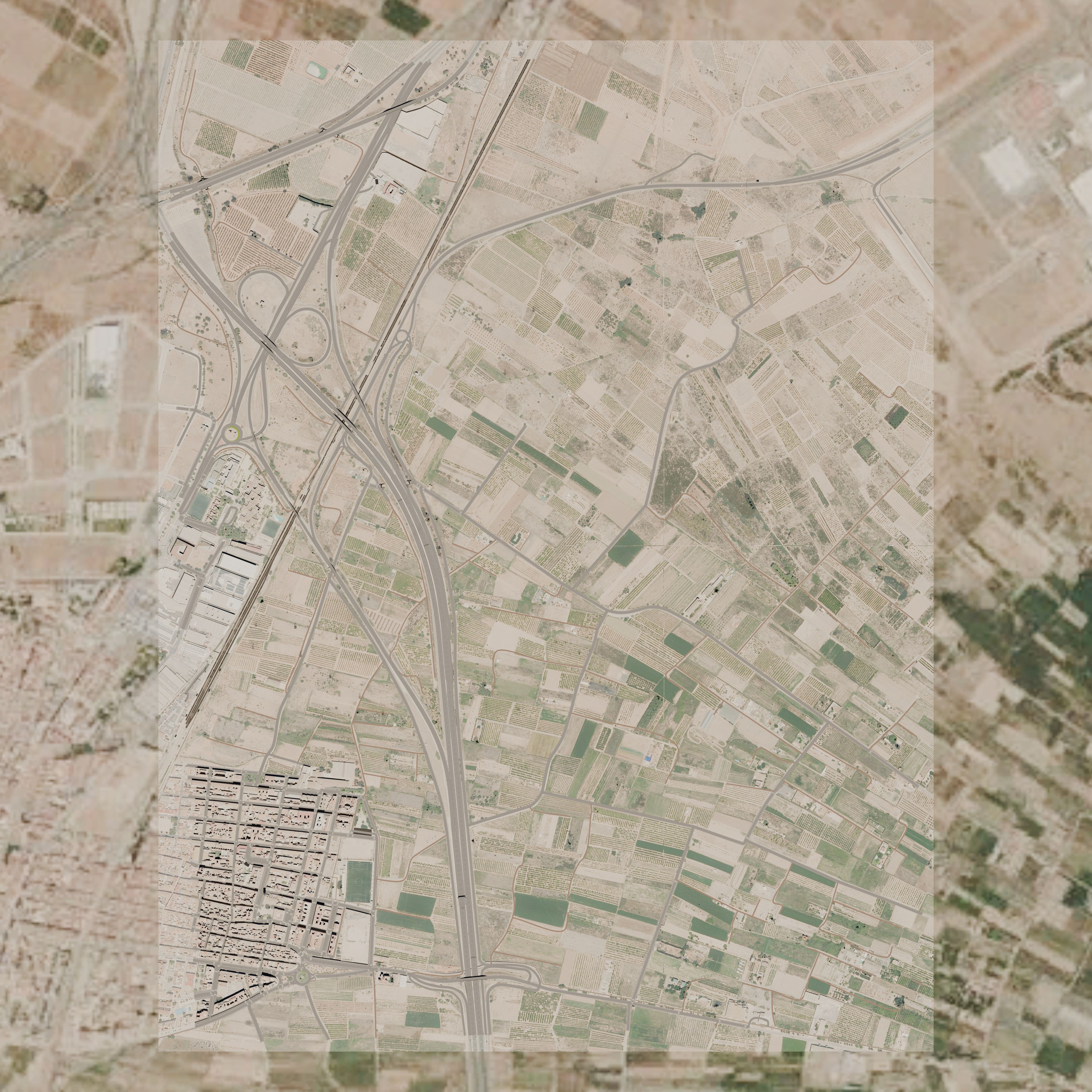 Vista aérea de la salida de autopista: el enlace con sus puentes, la vía del tren y los campos de naranjos alrededor.